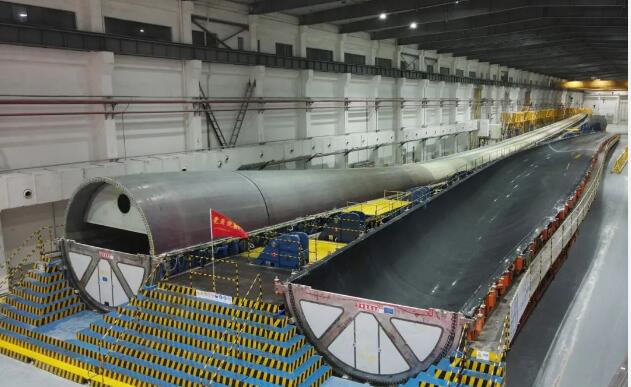 全球最长123米风电叶片成功下线