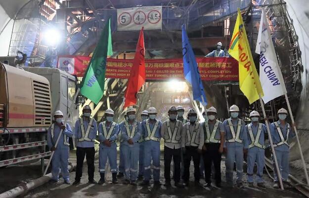 雅万高铁全线架梁通道贯通