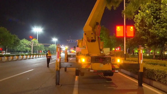 山东济宁高新区城乡建设和交通局：加强路灯维护 为城市增光添彩
