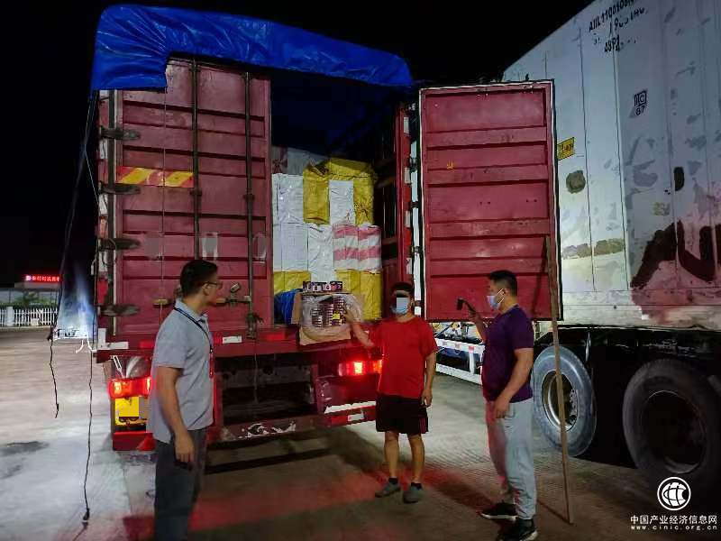 苍南县烟草专卖局：协同作战 深夜出击 查获一起211万余元的专车运假案件