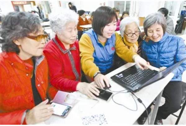 北京：100余项惠老政策为老人“护驾”