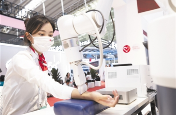 疏通堵点，就医路更加顺畅