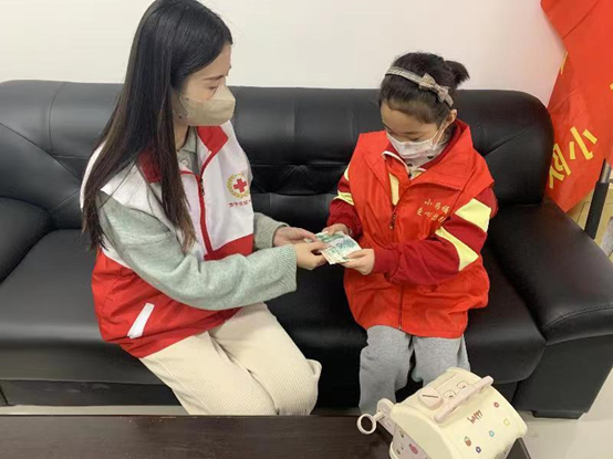 爱心奉献 接力传递