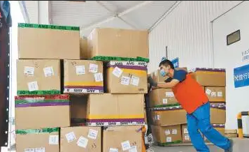 前三季度新疆阿拉山口口岸跨境电商贸易额同比增长3.8倍