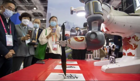 新奇又好玩 全球硬核科技产品涌入进博会