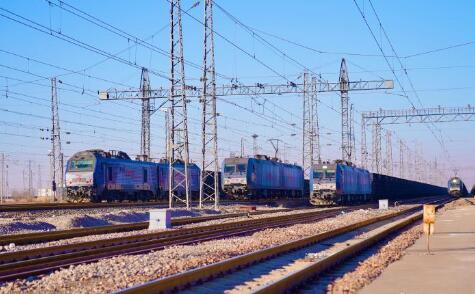 “中国能源大动脉”大秦铁路30年累计运输煤炭超79亿吨