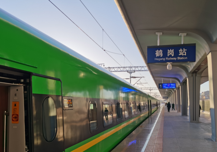 鹤岗铁路动车组列车正式开通 鹤岗至哈尔滨最快3小时33分钟