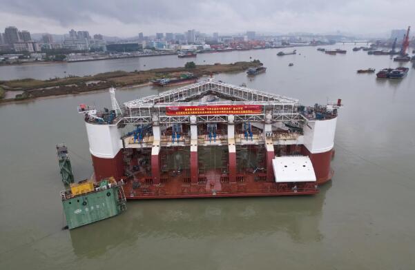 世界首台兆瓦级漂浮式波浪能发电装置下水调试