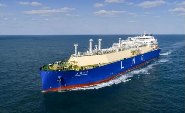 全球最大浅水航道第四代LNG船“大鹏公主”号交付