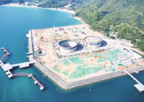 国内首座下沉式LNG储罐完成升顶作业