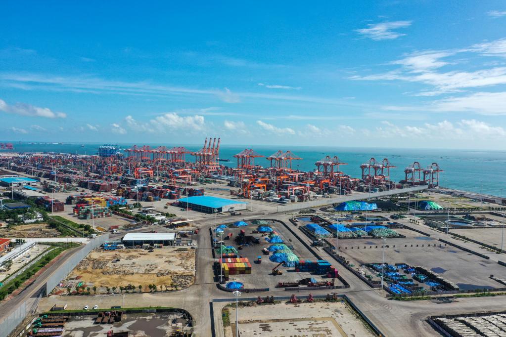 货物“跨山越海” 畅通经济循环——西部陆海新通道奏响“协奏曲”