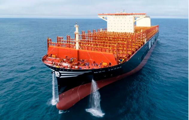 沪东中华交付全球最大级别集装箱船