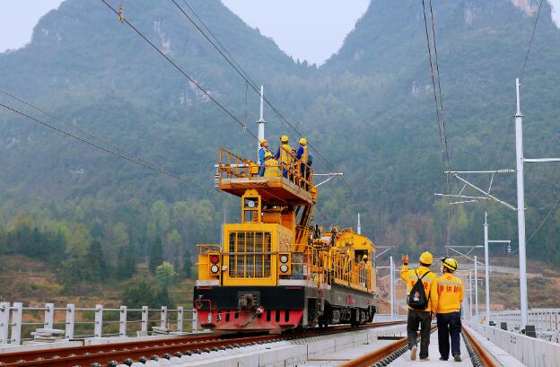 贵南高铁广西段接触网全部贯通