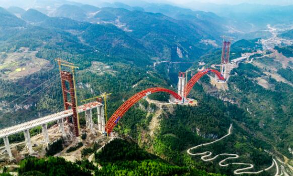 创三项世界纪录！渝湘复线高速双堡特大桥主拱肋顺利合龙