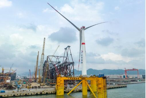 我国首座深远海浮式风电平台“海油观澜号”启航