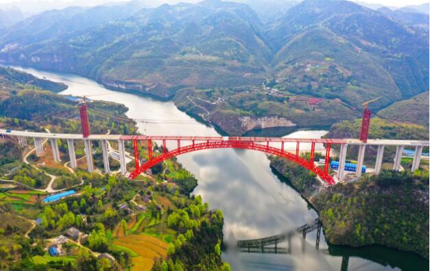 又一世界级大桥！德余高速乌江特大桥主体贯通