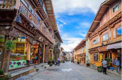 香格里拉古城游人如织