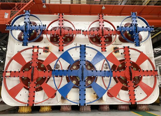 世界首例大断面矩形曲线顶管机“桐城先锋号”顺利始发