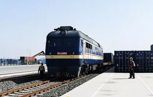 “齐鲁号”中欧班列开行首趟新能源汽车专列