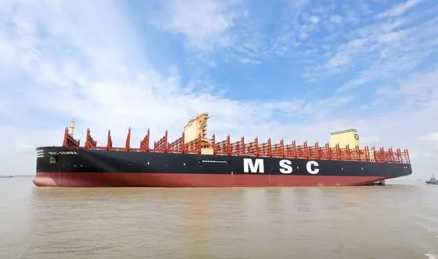 中国船舶沪东中华自主研发设计的超大型集装箱船系列3号船交付