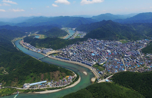 从“化工围江”到“绿色护江”——长江沿线正在兴起产业新地标