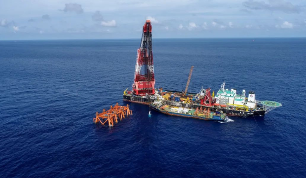 我国自主研发的首台超深水液压打桩锤完成海试