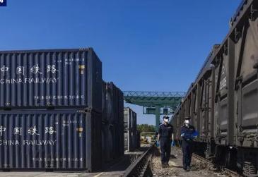 全国首条自贸区中欧班列出口突破10万标箱