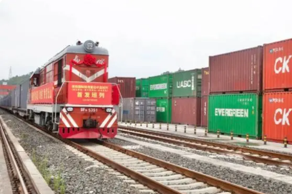 贵阳国际陆港直达中亚班列正式开通 助力贵州建设内陆开放型经济新高地