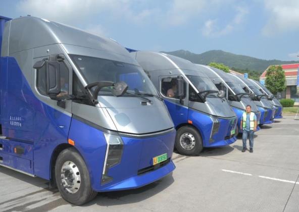 福建首条高速公路重卡换电绿色物流专线启用