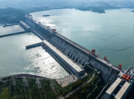 我国首条设计时速350公里的跨海高铁正式通车