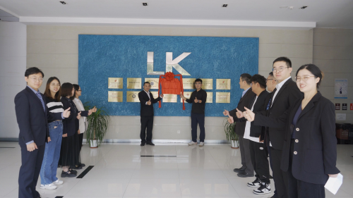 麦都除臭研究中心揭牌成立，共创人宠除臭技术新里程碑