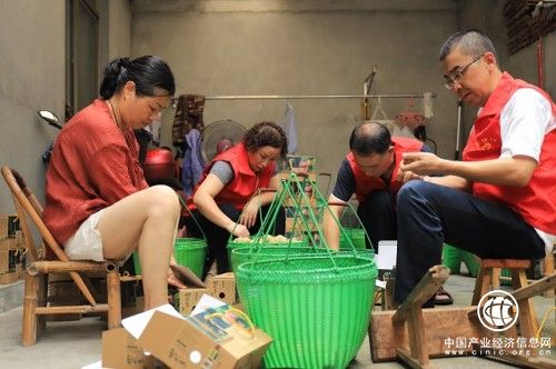 浙江嵊州市烟草专卖局：“香溢”助农暖人心 志愿帮扶在行动