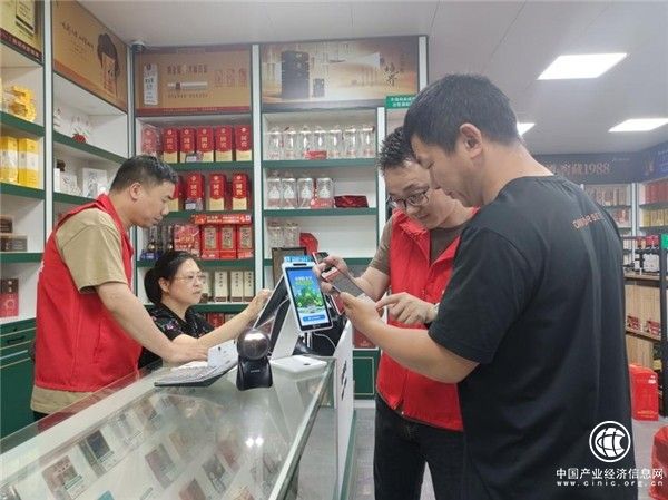 浙江安吉：党员先行“小平台”推动“大服务”