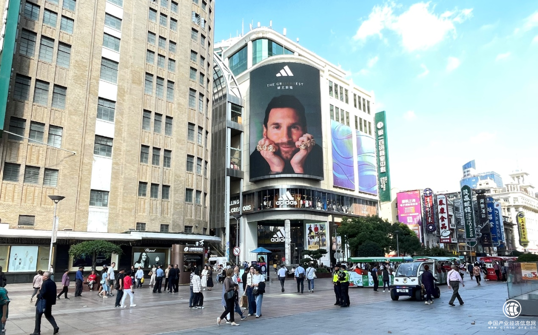 品牌热度回升，adidas大中华区的「新解」