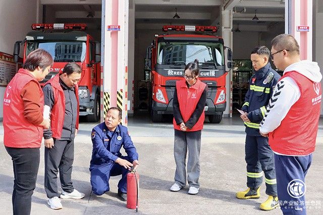 “三维度”携手共织消防“安全网”