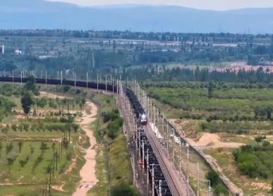 交通运输行业多项数据向好 交通物流“跑起来”