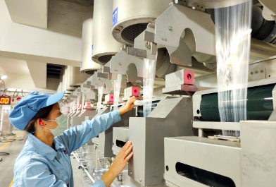 中国石化首套23万吨/年涤纶短纤项目建成投产