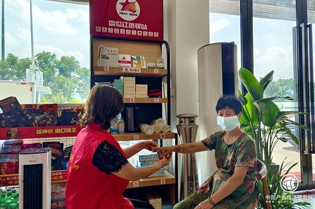 浙江嵊州市烟草专卖局：“香溢”志愿齐携手 普法宣传面对面