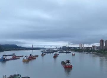 长江航运客货两旺 船舶过坝数量持续高位运行