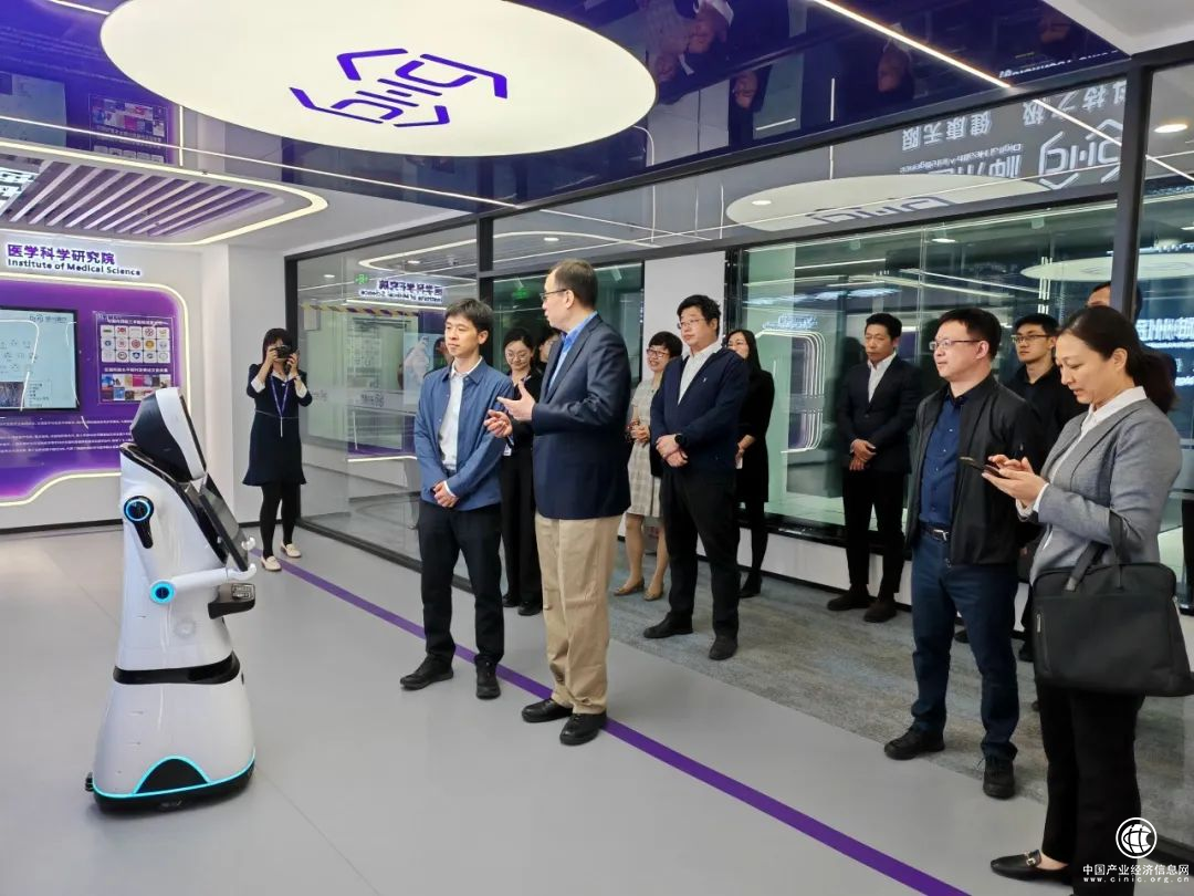 海淀区委常委、常务副区长林剑华一行赴神州医疗走访调研