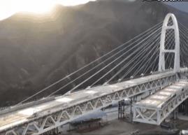 各行各业积厚成势谋发展 凸显中国经济“硬实力”