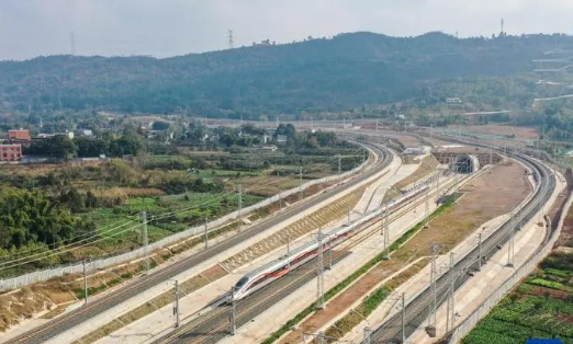 年末多条高铁开通 路网更密发展动能更强