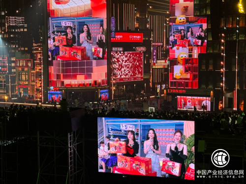 过节送礼送良品，良品有福！良品铺子品质坚果礼惊艳亮相湖南卫视跨年晚会