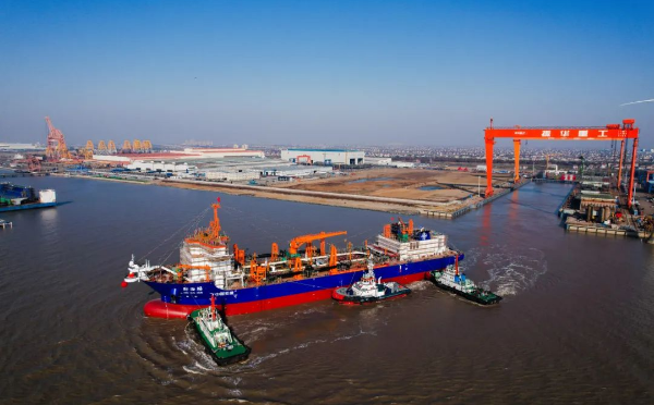 “新海鲟”号双燃料动力耙吸挖泥船正式下水