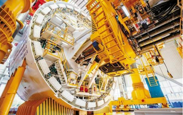 穿山过海架桥 中铁科工打造“硬核”装备