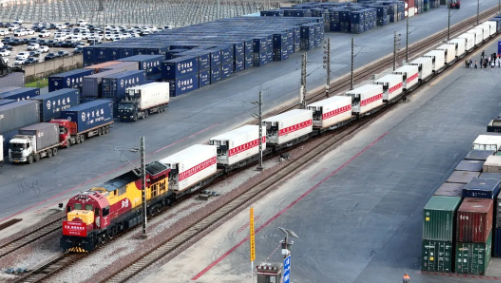 “京滇·澜湄线”国际冷链班列常态化开行