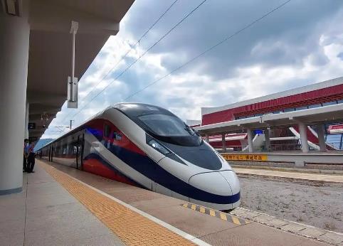 中国持续优化入境政策 激发中老铁路跨境“旅游热”