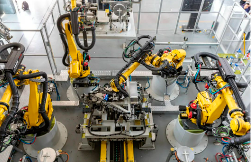 制造业和服务业加快融合 新质生产力动能强劲