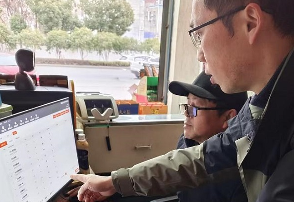 武汉黄陂：寒冬送暖 服务迎春