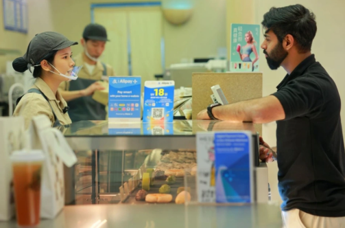 多方发力，让消费“马车”更快奔跑